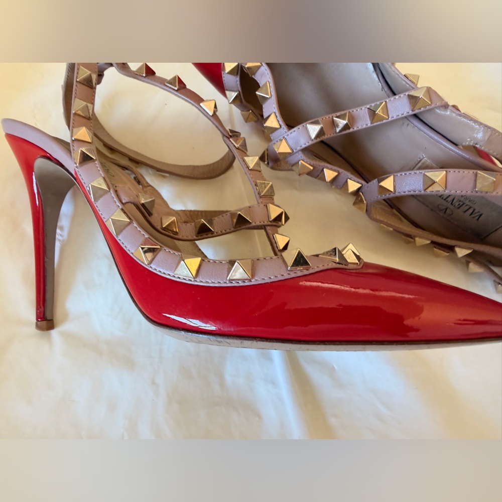 Valentino Garavani Red Patent Rockstud T-Strap Pumps – Size 37 - Picture 5 of 16